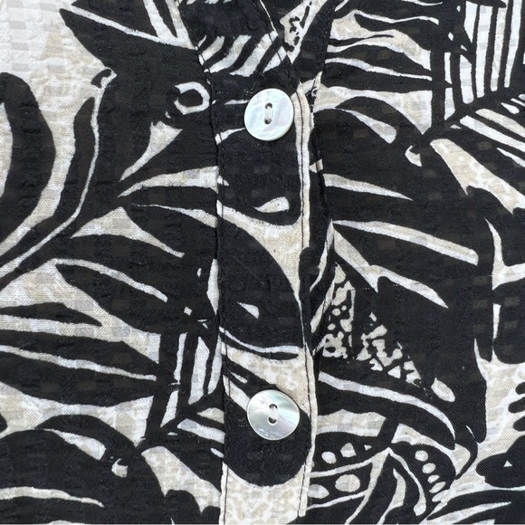 Petite XL Studio Works Black Beige Leaf Print Button Front Top Lightweight - Picture 5 of 10